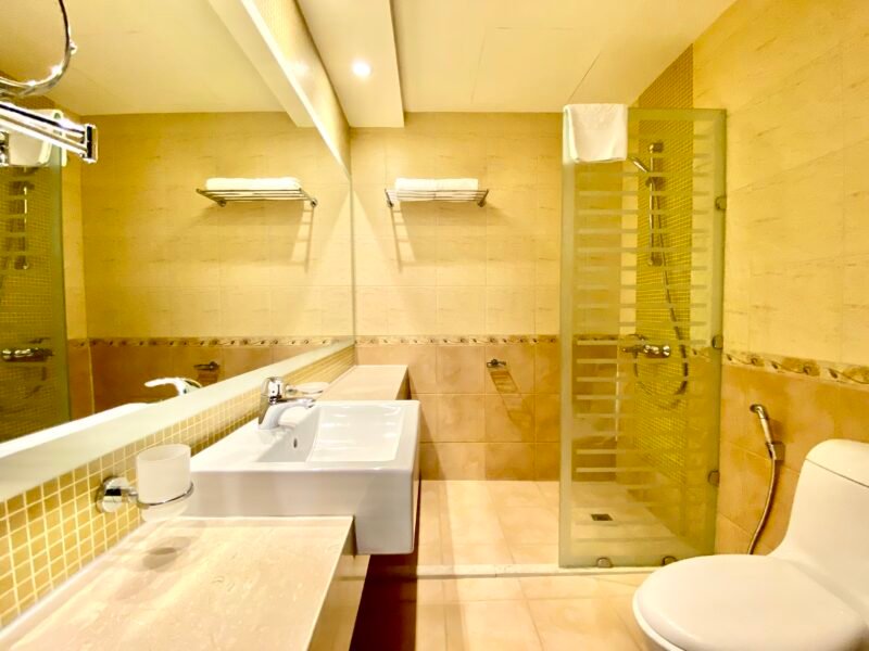 Modern Studio in Pearl
