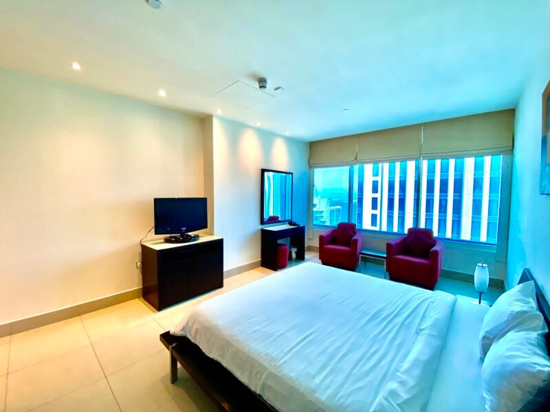 Modern Studio in Pearl